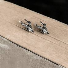 1 par de pendientes con diseño de cabeza de cabra plateada con estilo retro, pendientes con forma de antílope de estilo punk, joyería unisex para regalo