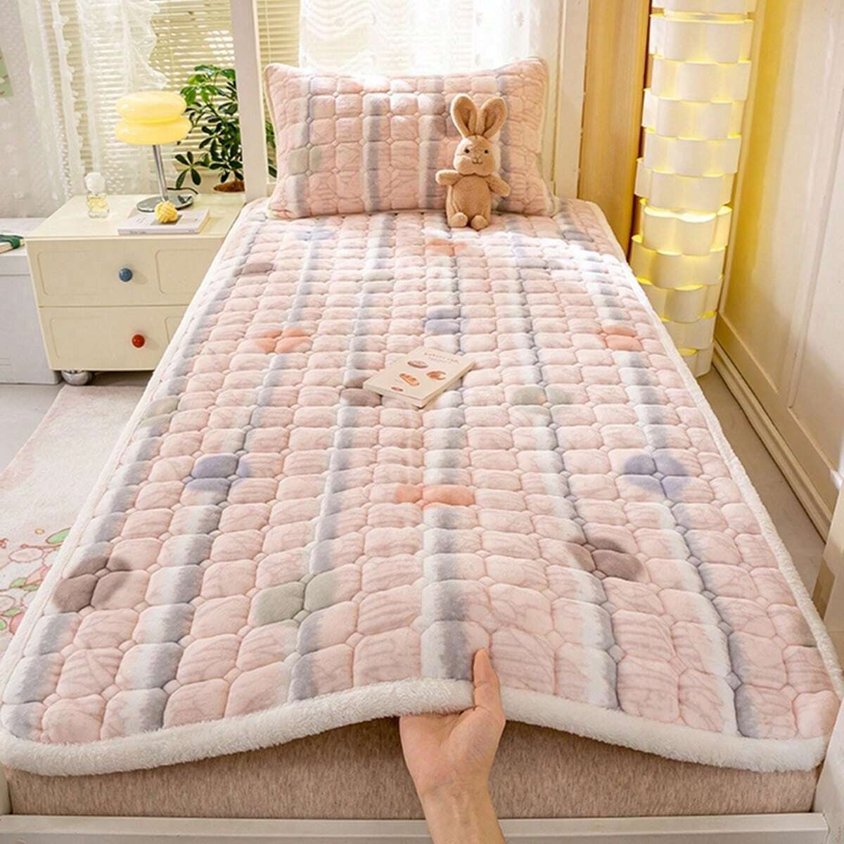 Quilted Flannel Soft Bed Mattress Pad, Suitable For Autumn And Winter