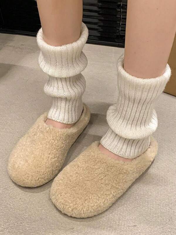 Chaussures plates enfiler femme, avec semelle souple et confortable, antidérapante, doublure en peluche, coloris unicolore, décoré d'une boucle métallique, style rétro mignon et polyvalent. Idéal pour l'intérieur, la maison, le bureau, le campus et les sorties