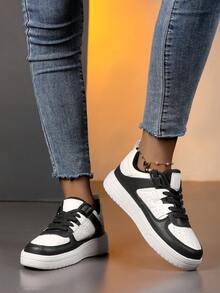 女士纯色滑板鞋，低帮系带，舒适，适合户外、街头散步、慢跑、约会、4 季 - 黑與白 - 查看 3