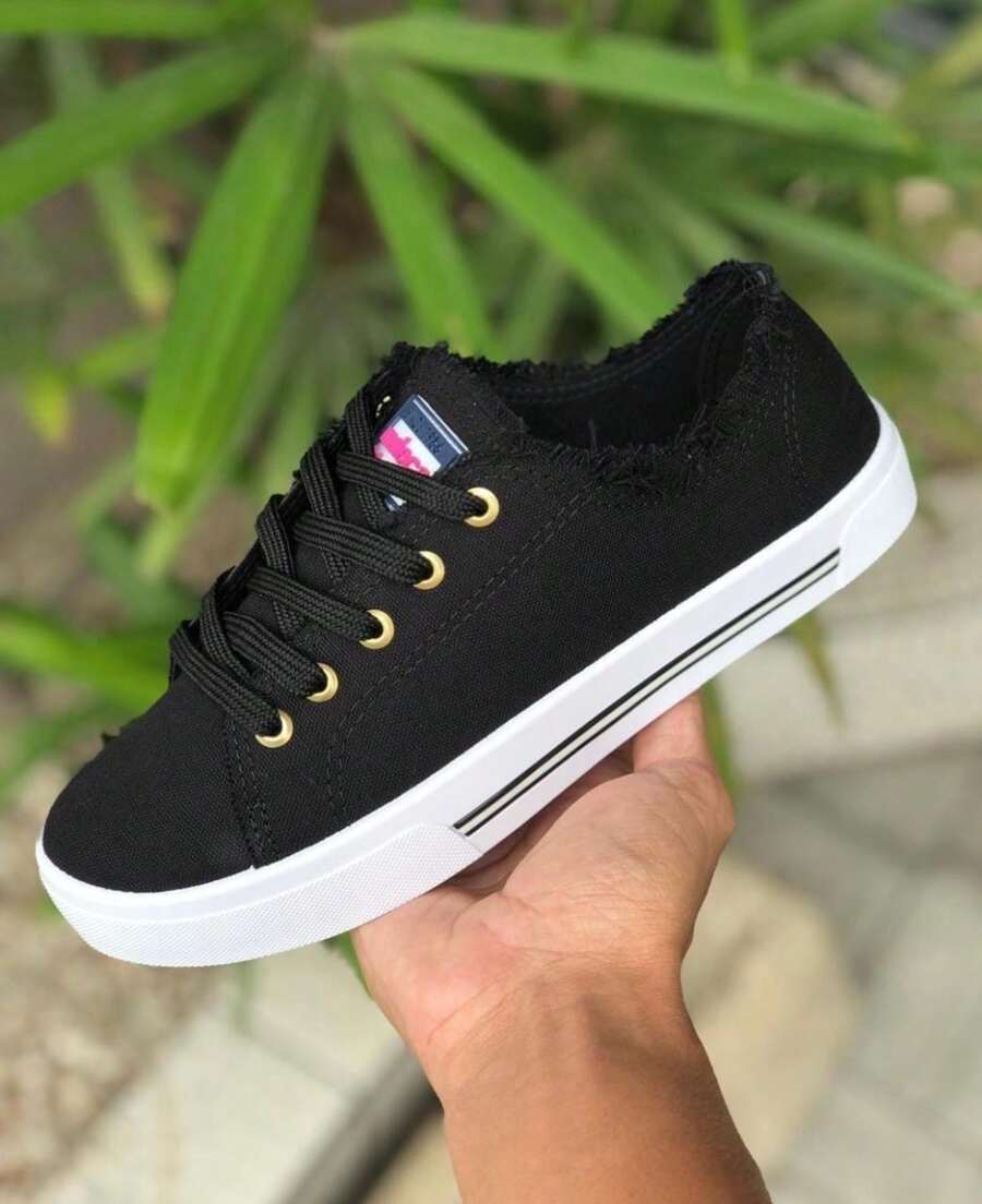 Moleca Women's Canvas Frayed Total Comfort Sneakers - 黑與白 - 查看 1