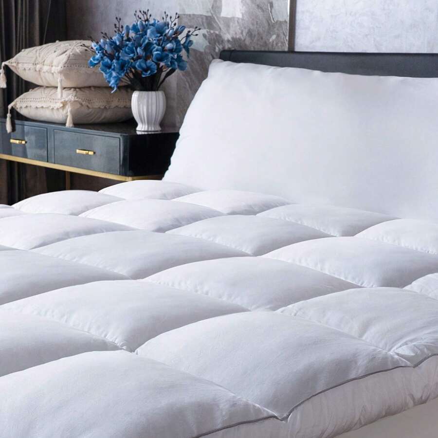 1 White Queen Size Mattress, Cool And Comfortable, Queen Size Bed Filled With Hotel Quality Fiberfill With Deep Pockets For A Comfortable Night's Sleep - White - View 1