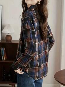 Koszula damska w kratę retro casual z długim rękawem i guzikami z przodu, odpowiednia na jesień