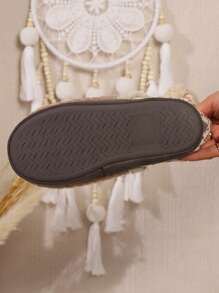 Pantuflas de invierno para mujer de tipo botín de tobillo con slip-on, zapatos de casa cálidos y cómodos con color contrastante