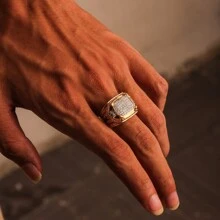 1 Chiếc Nhẫn Đính Đá Cubic Zirconia Thời Trang Đính Kim Cương Giả Nam Với Phong Cách Tuyệt Vời Châu Âu Và Mỹ, Ban Nhạc Đám Cưới Sang Trọng - Vàng - Xem 13
