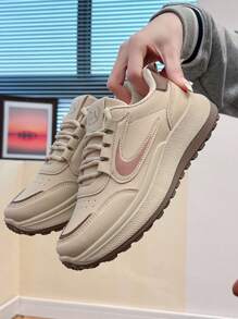 Sneakers alla moda e comode in stile coreano, con suola spessa, scarpe da ginnastica eleganti e versatili per donne, nuovi arrivi di sneakers casual a collo basso con suola chunky