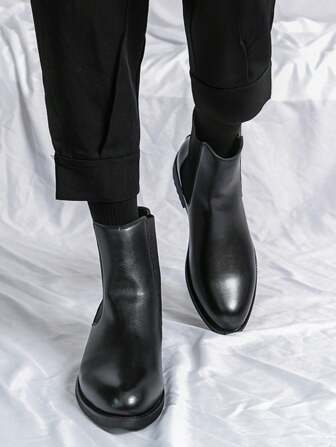 Nya högkängor för män, brittisk stil Enfärgade stövlar med runda tå, tjock sula Anti-halks cowboystövlar för utomhusvandring Pendlaråkning Motorcykelmode snökängor