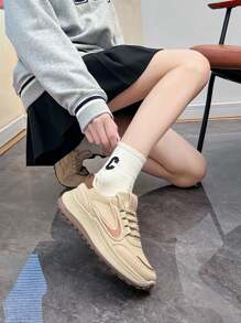 Sneakers alla moda e comode in stile coreano, con suola spessa, scarpe da ginnastica eleganti e versatili per donne, nuovi arrivi di sneakers casual a collo basso con suola chunky