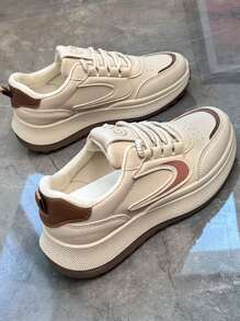 Sneakers alla moda e comode in stile coreano, con suola spessa, scarpe da ginnastica eleganti e versatili per donne, nuovi arrivi di sneakers casual a collo basso con suola chunky