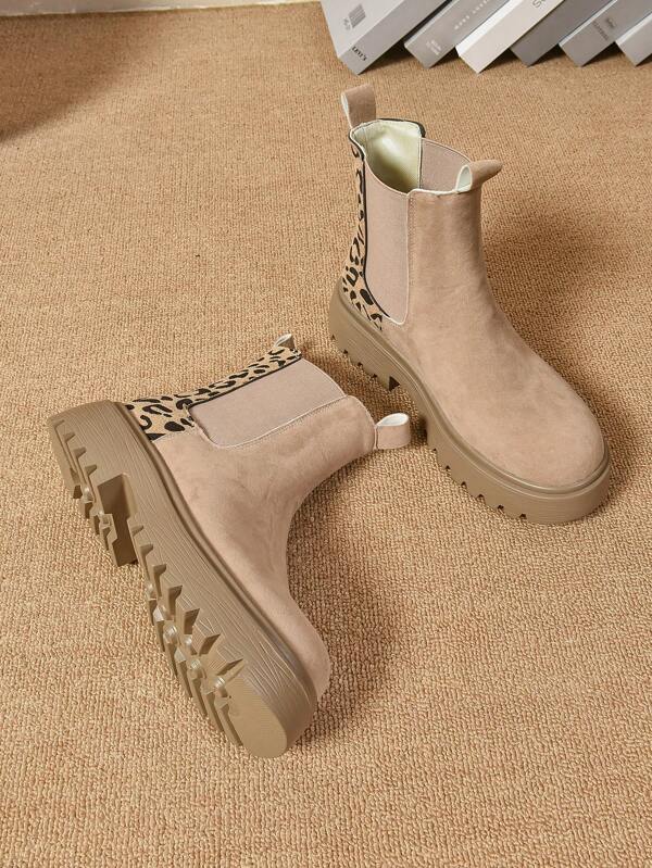 Style With Jeans,Women's Platform Boots, Fashionable All-Match Chelsea Short Ankle Boots, Black Casual Work Boots For Spring, Autumn, Winter. Suitable For Daily Outfit, Party, Wedding, And Formal Occasions. Can Be Paired With Jeans, Skirts, Leather Pants, Dresses, Leather Jackets, Sweaters, Down Jackets, Hoodies, And Blazers.