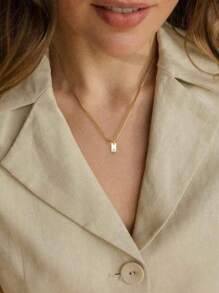 1件装女士迷你A-Z字母项链，镀金不锈钢材质，雕刻设计，优雅精致，适合作为生日礼物、情人节礼物或母亲节礼物送给妈妈。 - 金色 - 查看 2