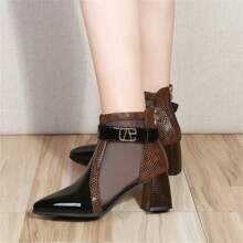 Bottes courtes à la pointe effilée de style français polyvalent avec des blocs de couleurs, bottes de cheville à talons hauts aérées et à motif ajouré. Nouvelles arrivées pour le printemps/automne