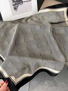 1件新款夏季时尚字母印花发带，多功能头巾，复古马匹图案真丝围巾，简约奢华缎面围巾，可用作发带、头巾、发箍，是提升整体造型的理想之选。