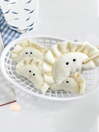 1pc (9cm/3.54in) Four Seasons General Chinese Characteristics Food Simulation Food Cartoon Exquisite Knitting Keychain Dumplings Expression Knitting Everyday Cute Bag Briefcase Satchel Plush Small Pendant Toy Friends Classmates Send A Mini Doll Birthday Festival Girlfriend Family Mother Sister Party Surprise Gift Car Accessories