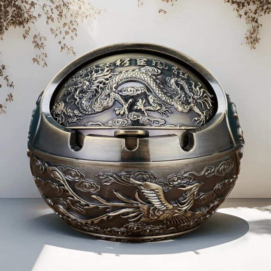 1 件复古带盖圆形金属烟灰缸 - 一帆风顺、吉祥祝福防灰桌面烟灰缸装饰，适合家庭和办公室，圣诞节和新年礼物