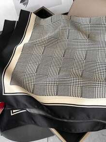 1件新款夏季时尚字母印花发带，多功能头巾，复古马匹图案真丝围巾，简约奢华缎面围巾，可用作发带、头巾、发箍，是提升整体造型的理想之选。