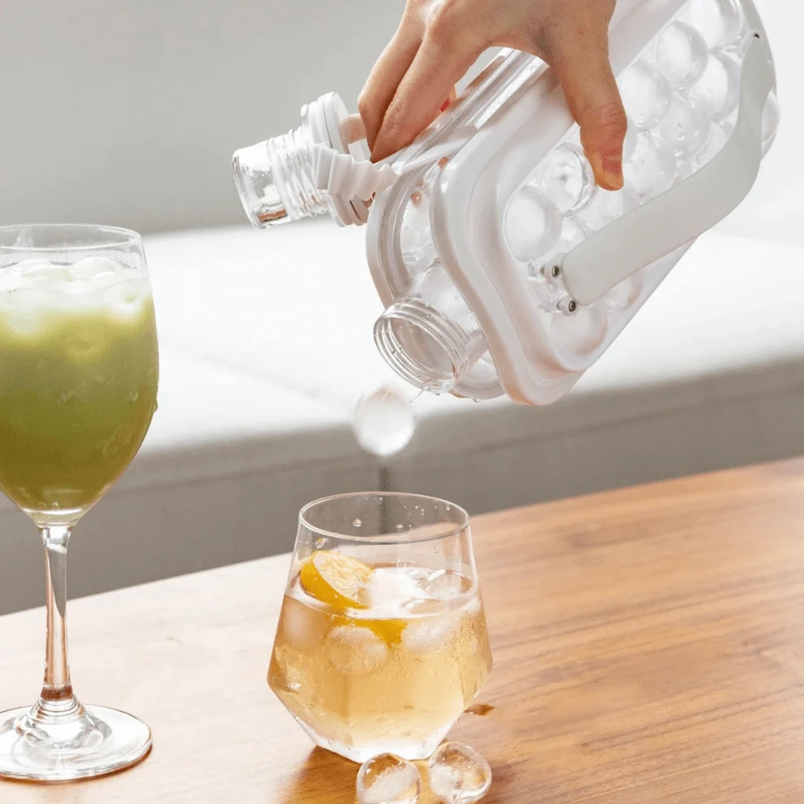 Portable Ice Bottle Squeeze Silicone Round Ice Cube Mold/Kitchen Gadget - trắng - Xem 1