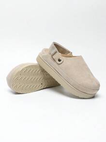 2024 年新款坡跟厚底一脚蹬凉鞋，舒适简约休闲露背拖鞋，百搭，搭配红色袜子，圣诞节节日