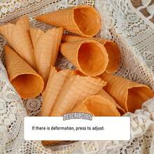 2 paquets / 5 paquets de cônes de crème glacée simulés blanc, noir et rouge croustillants. Modèles de cônes croustillants, jouets alimentaires de crème glacée réalistes. Accessoires de photographie, décor de scène, utilisés pour s'entraîner à faire de la crème glacée - Cône croustillant - Voir 2