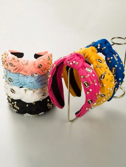 黑色优雅时尚运动主题发带，饰有仿珍珠、水钻和黑色及粉色结饰，适合女孩和女士佩戴。适合足球妈妈、发量较多人士，也是情人节礼物、派对、外出、送给女性朋友、新年礼物的理想之选。