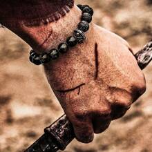 Brazalete de casco de hombre, brazalete espartano, brazalete de gladiador, brazalete de guerrero de piedra natural ajustable macramé