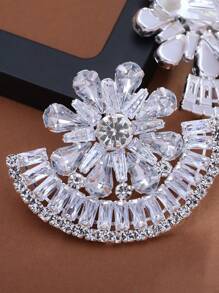 1 par de pendientes de clip de oreja en forma de abanico exagerada con strass plateados, accesorios de lujo para mujer