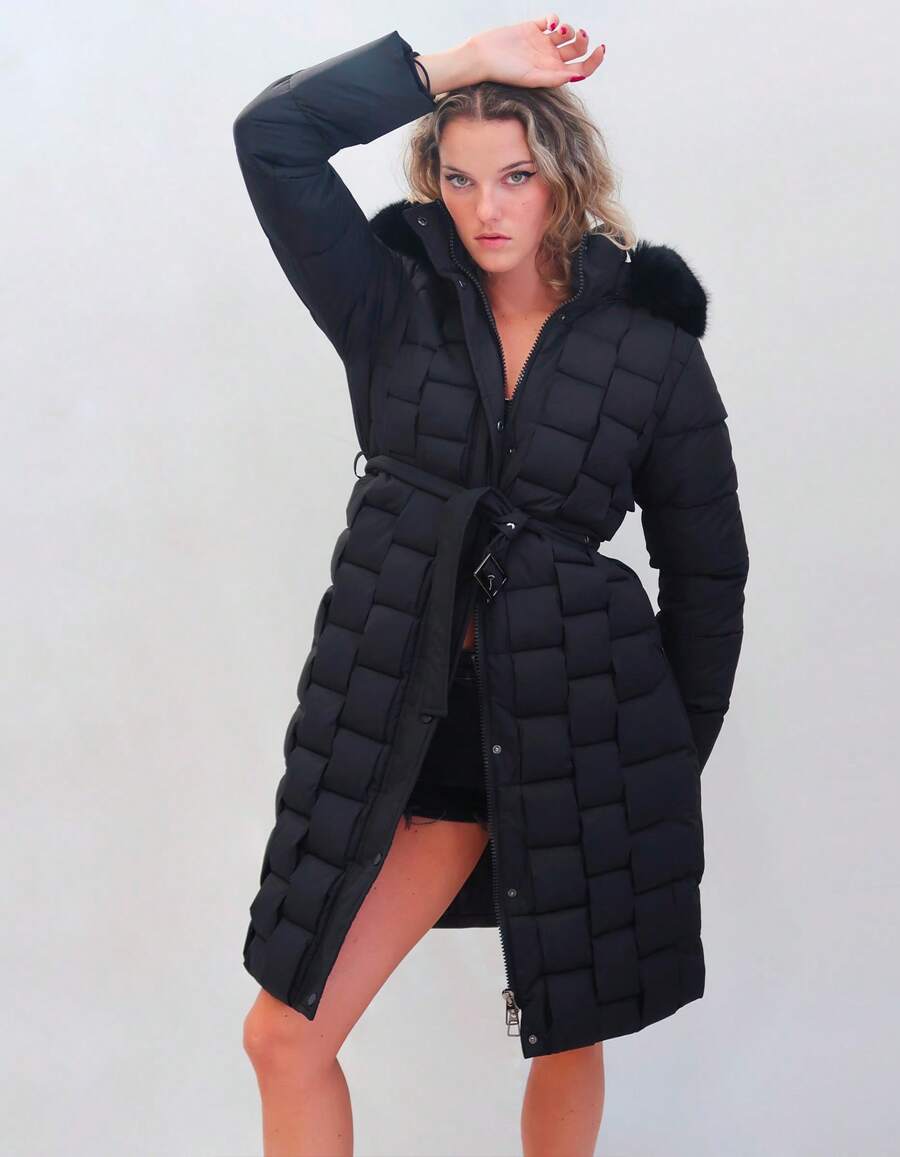Chaqueta acolchada con capucha y cierre de cremallera, completa con cinturón para darle un toque femenino y un ajuste contorneado. - Negro - Ver 1