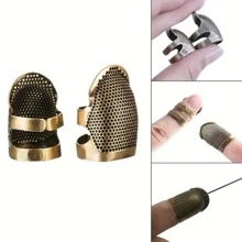 2 Piezas/set Protectores De Dedos De Colores Para La Aguja De Coser Con Banda De Metal Ajustable, Aptos Para Proteger Las Yemas De Los Dedos Mientras Se Cose, Previniendo Que La Aguja Te Pinche. El Tamaño Pequeño (s) Es Para Dedos Con Un Diámetro De 1,3-1,5 Cm, El Tamaño Mediano (m) Es Para Dedos Con Un Diámetro De 1,5-1,8 Cm.