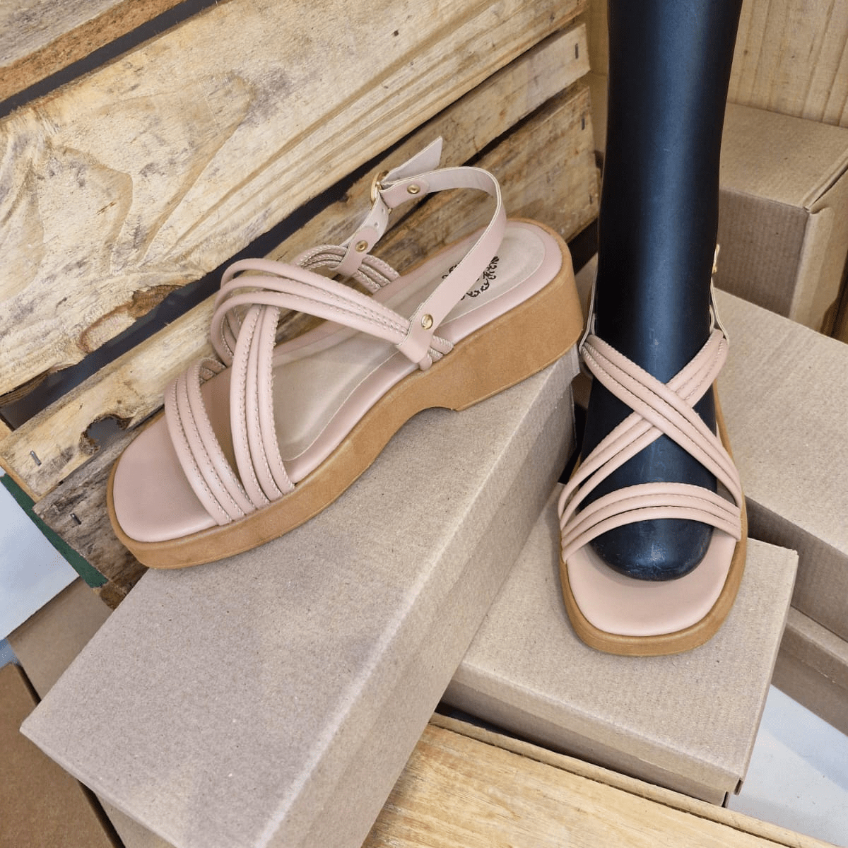 Women's Platform Sandals With Stripes - Rosa Oxidada - Añade 2
