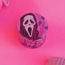JBNG Molinillo de hierbas de 2 pulgadas con diseño de chica fantasma de Halloween con máscara aterradora y malvada