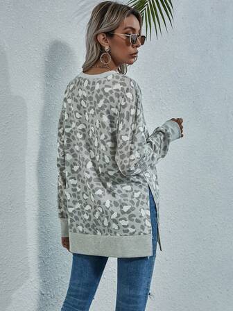 KeKe Wan1i 春秋新款都市时尚加厚百搭雪豹印花女式卫衣，灰色和白色，前开叉下摆，超酷罗纹下摆，长款宽松女式套头衫