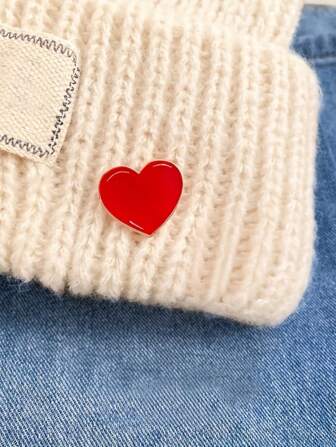 1pc Fashion Heart Shaped Brooch, Metal Badge Suitable For Backpack, Clothing, Hat Accessory