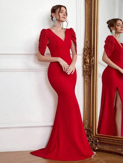 新款性感 V 领露背珍珠礼服，修身优雅拖尾晚礼服，春夏派对礼服婚礼宾客礼服