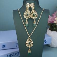 一套简约女士首饰套装，包括耳环和项链，项链配有水滴吊坠、镶嵌水钻和镂空阿拉伯花卉图案，适合传统节日、海滩、度假和日常休闲佩戴。 - 項鍊+耳環 - 查看 9