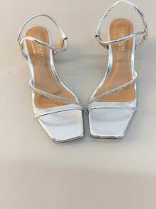 sandalia feminina de salto baixo bloco com brilho