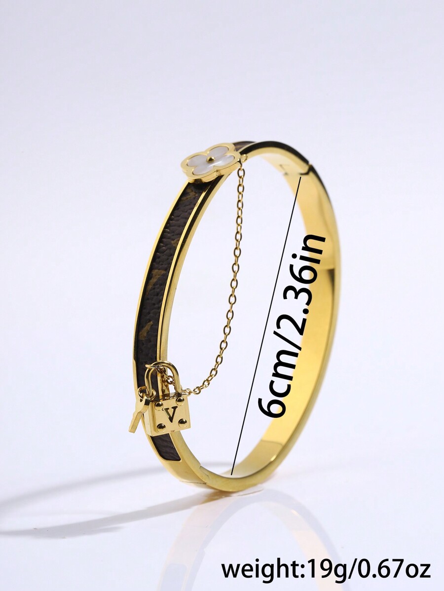 1 Pc Of HighEnd Design Stainless Steel Bracelet With Lucky Flower