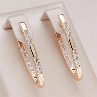 1 对优雅方晶锆石 V 形香槟金女士耳环 - 适合婚礼、派对和日常佩戴的奢华珠宝 - 耐用而闪亮的配饰