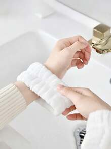 Bộ 3 Băng đô rửa mặt màu trơn phong cách Châu Âu và Mỹ chống thấm nước đầu bướm chống ẩm Bộ trang điểm rửa mặt đơn giản và thời trang Bộ tẩy trang thể thao thấm hút mồ hôi và lau cổ tay - bộ dây buộc tóc - Xem 5