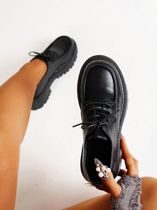 Schwarze Plateauschuhe mit Schnürung, Plateausohle, runde Kappe, britischer Stil, Neuheit Frühling 2024, JK/Lolita Mode