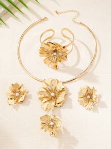 5 Stücke luxuriöses asymmetrisches Metall-Blumen-Halsketten-Set, charmantes Blumen-Armband, minimalistischer Ring, modische Ohrringe, eleganter hochwertiger Schmuck für Frauen