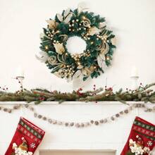 Corona de Navidad de 18 pulgadas con luces LED, corona de Navidad artificial con luces LED, decoración navideña de pared con pilas con flores y bayas doradas para la puerta principal - Verde - Ver 4