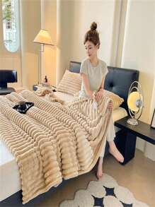 1pc Solid Color Plush Flannel Blanket, Soft & Cozy For Sofa, Nap, Air Conditioning, Car, Bedroom, Hotel - Skin-Friendly Material