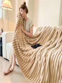 1pc Solid Color Plush Flannel Blanket, Soft & Cozy For Sofa, Nap, Air Conditioning, Car, Bedroom, Hotel - Skin-Friendly Material