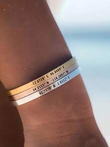 1pc Multi-Color Optional Personalized Letter Carved Stainless Steel Bracelet Brushed Matte Bracelet Simple Casual Style Creative Gift For Women