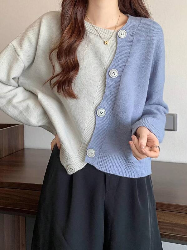 Suéter feminino de malha com ombros assimétricos, blusa de manga comprida, gola redonda, patchwork, cor contrastante, pulôver casual da moda para outono/inverno, adequado para casa, reuniões e uso diário