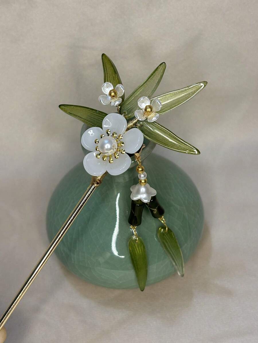 圣诞发夹竹叶和多花珍珠中心竹吊坠玻璃花瓣节日礼物发夹，适合女性派对配饰 - 彩色 - 查看 1