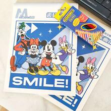 (SOAP STUDIO) Và Sách tô màu, Nhiều mẫu thiết kế vui nhộn và mang tính giáo dục, Bao gồm nhãn dán chữ số và bảng chữ cái tương tác, Có kèm theo một bộ bút chì màu, Thúc đẩy khả năng học tập sáng tạo, vẽ và phát triển nhận thức, Hoàn hảo để sử dụng tại nhà, trong khi đi du lịch hoặc làm quà tặng hấp dẫn và mang tính giáo dục cho người hâm mộ. - Nhiều màu - Xem 8