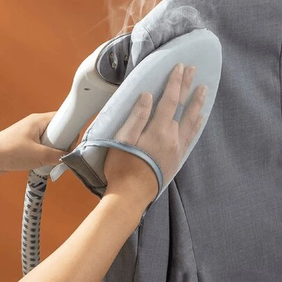 1个迷你熨衣板，手持迷你耐热熨烫垫，带指环的防水防蒸汽手套，服装蒸汽熨斗手套，适用于衣领、口袋、领带和家居装饰，可用于厨房、卧室、家庭、办公室、学校、包袋、收纳整理、厨房装饰、家居用品、母亲节礼物、卧室装饰、花园、厨房装饰、夏季、海滩、旅行必备、房间装饰、软萌玩具、毕业季