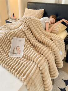 1pc Solid Color Plush Flannel Blanket, Soft & Cozy For Sofa, Nap, Air Conditioning, Car, Bedroom, Hotel - Skin-Friendly Material