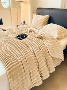 1pc Solid Color Plush Flannel Blanket, Soft & Cozy For Sofa, Nap, Air Conditioning, Car, Bedroom, Hotel - Skin-Friendly Material